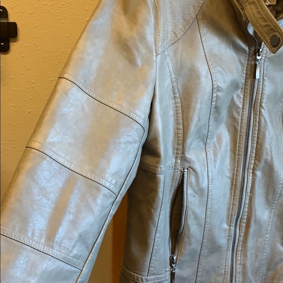 Faux leather jacket - Picture 4 of 6